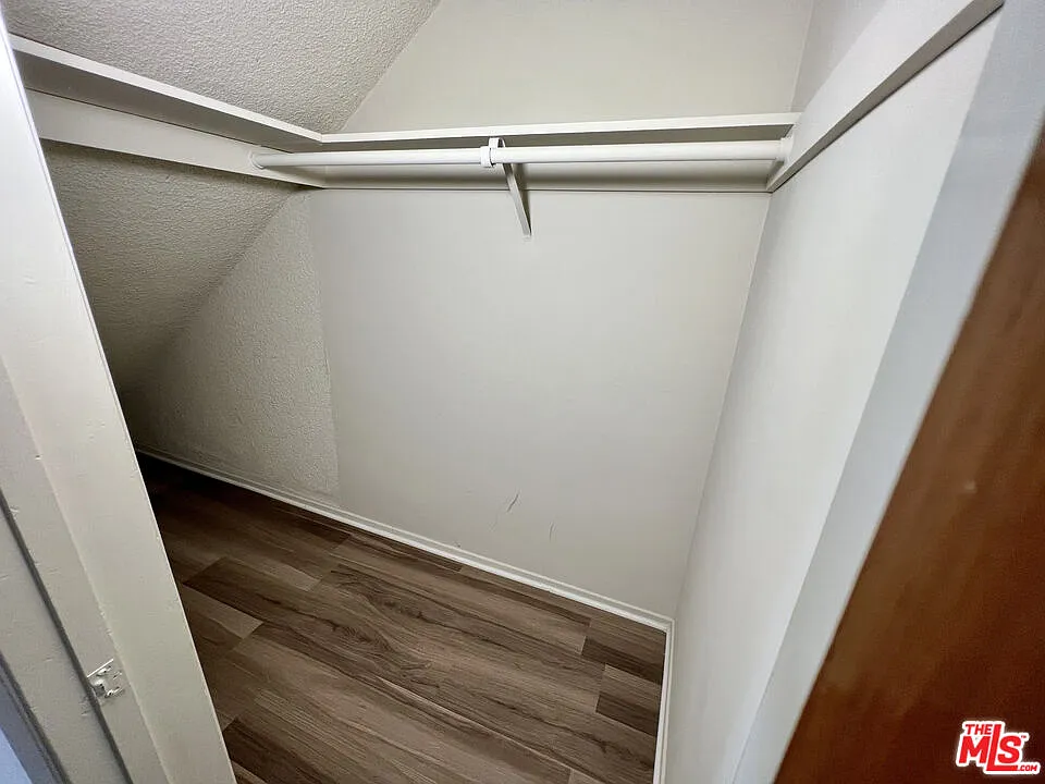 2 bed, 2.0 bath, 1000 sqft, $2,700 — Photo 4