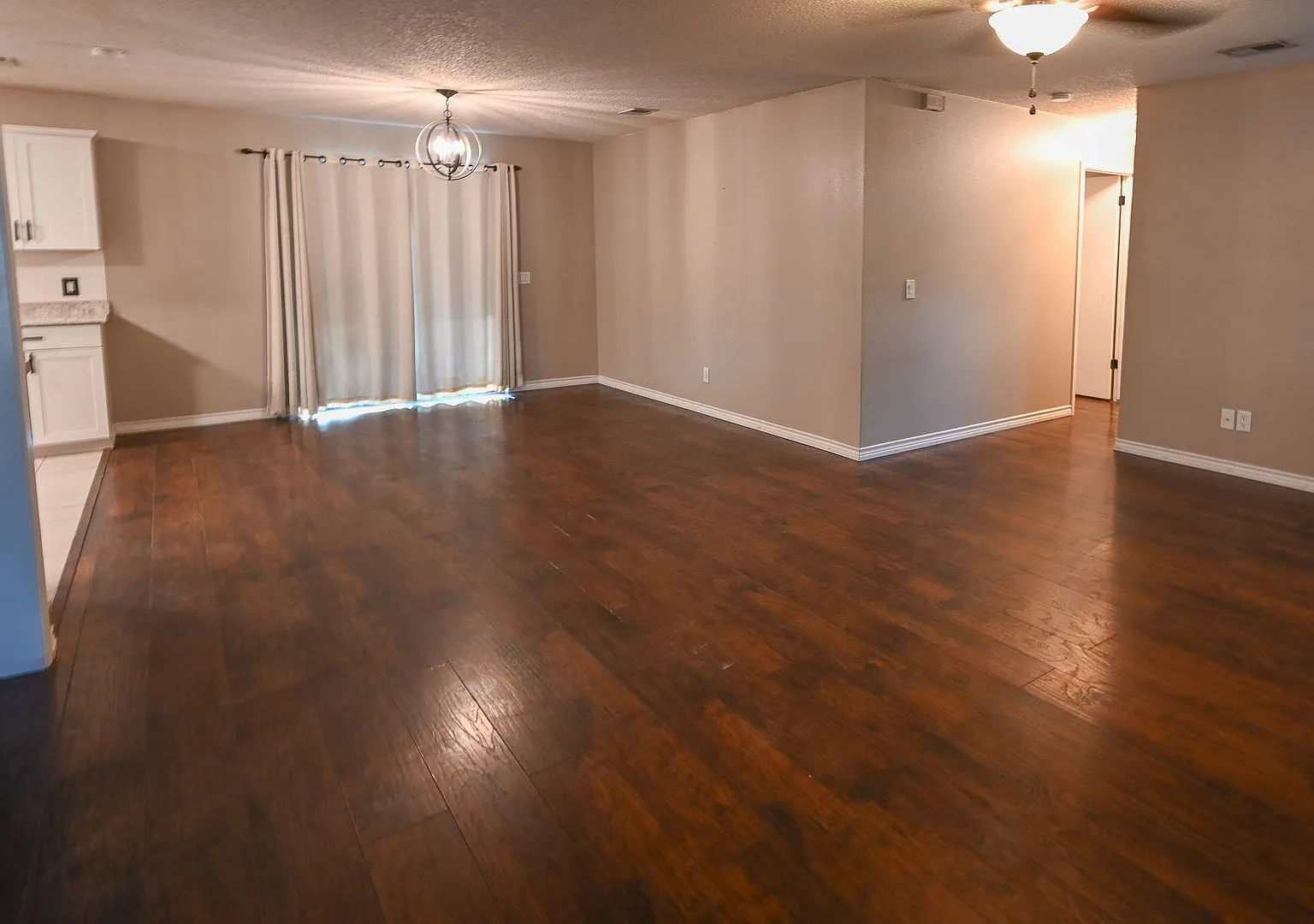 Charming 3 Bed 2 Bath in Chico TX — Photo 4