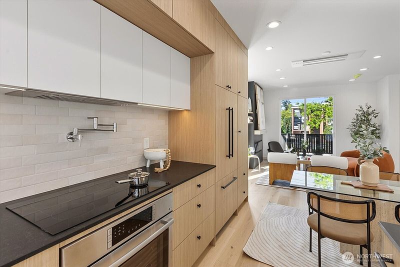 4th image of 4416 B Corliss Avenue N