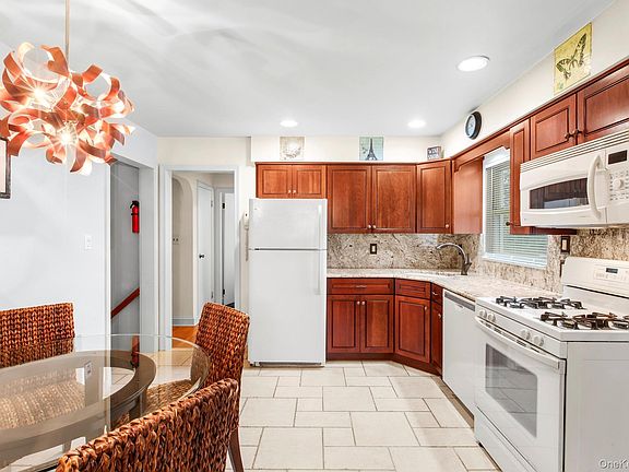 2nd image of 85 Woodlawn Avenue