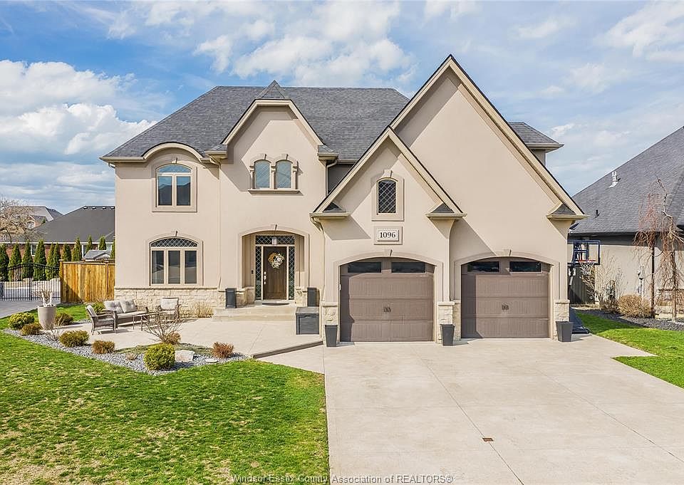 1st image of 1096 Charlotte Cres