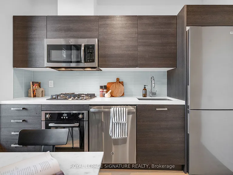 11 Charlotte St #606 — Photo 11