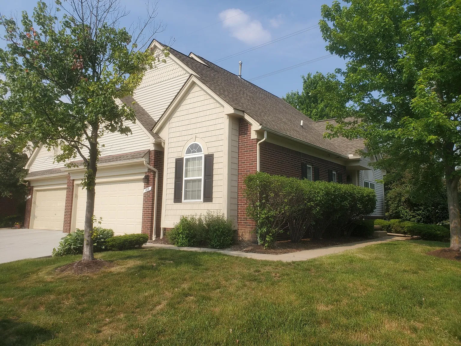 185 Morgan Dr — Photo 2