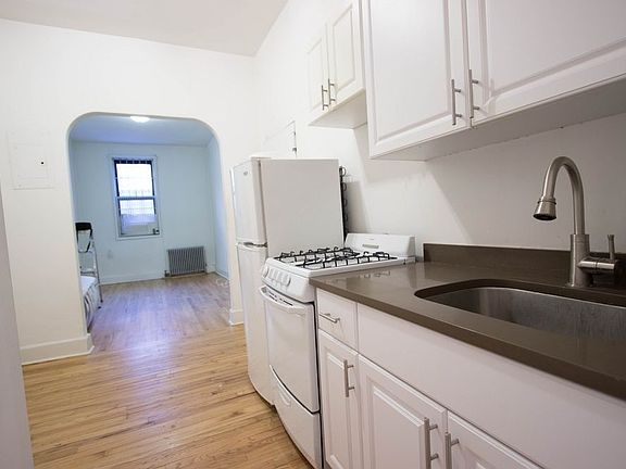 4th image of 157 E 2nd St APT 1A