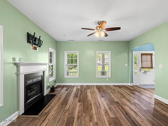 3rd image of 220 Gelynda Court