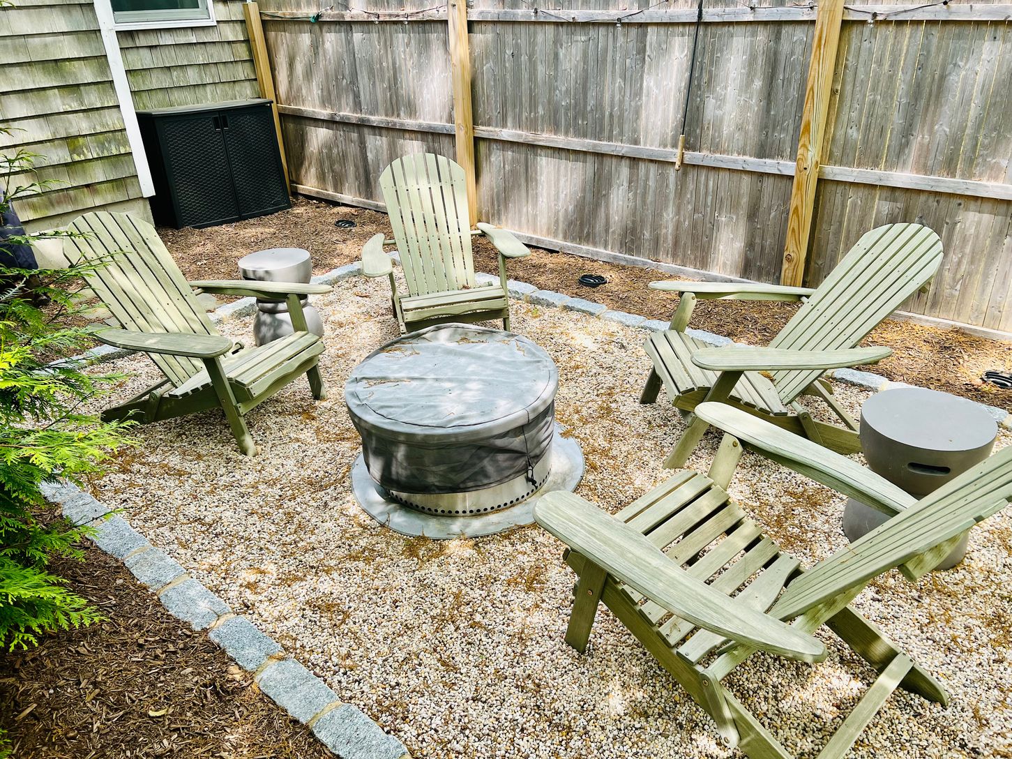  Outdoor fire pit area