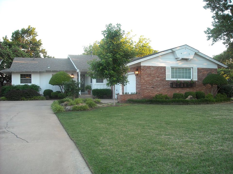 2216 Redbud Avenue