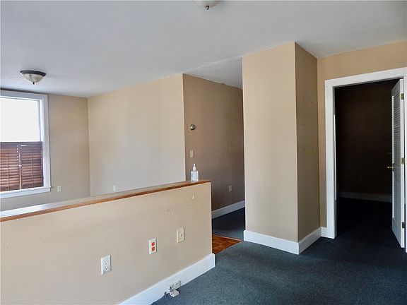 3rd image of 194 Main St