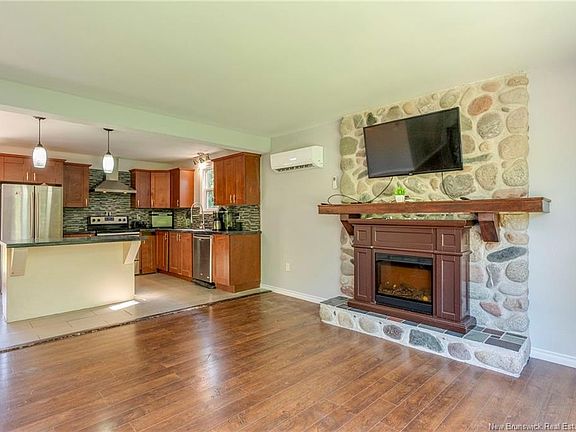 3rd image of 214 Hammond River Rd