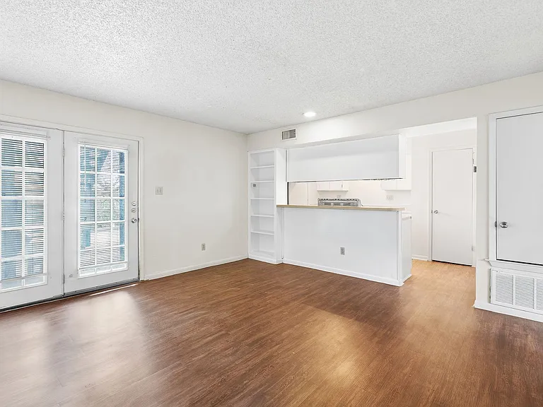 LBJ Apartments — Photo 12