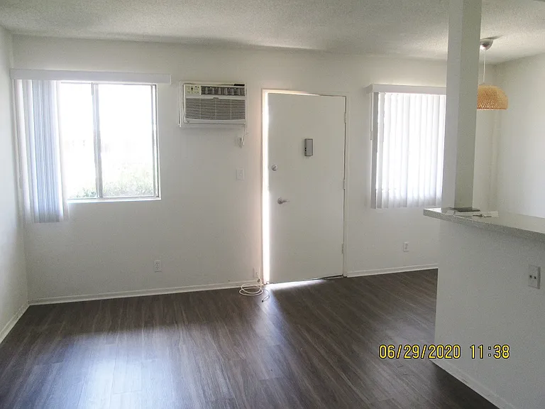 Lido Apartments - 3610 Midvale Ave — Photo 9