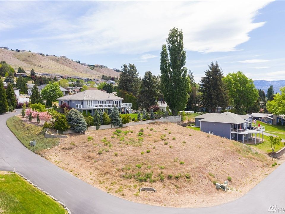 1st image of 2716 Angel Ln