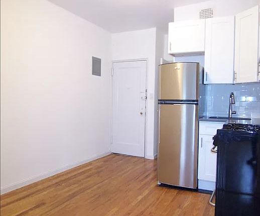 4th image of 445 W 49th St APT 5B