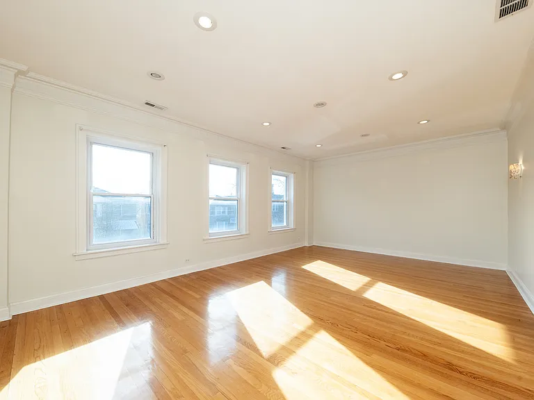 5736 N Richmond St #2 — Photo 3