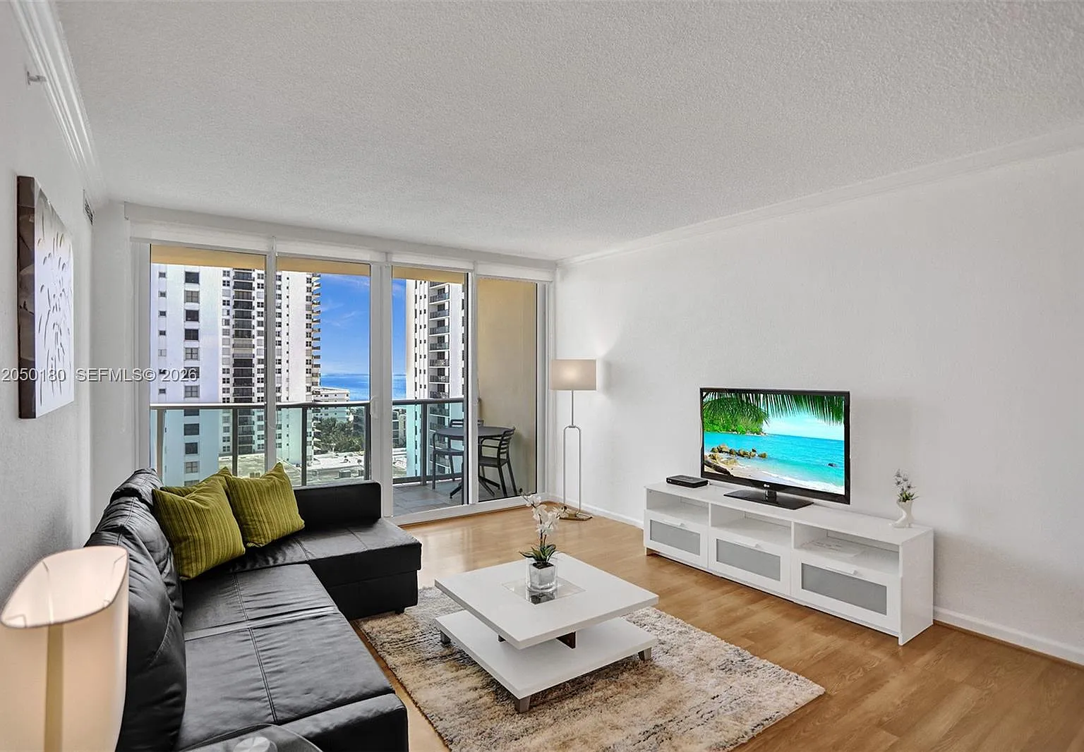 Wave Condo — Photo 4