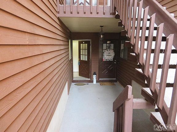4th image of 11 Summit Ct #403