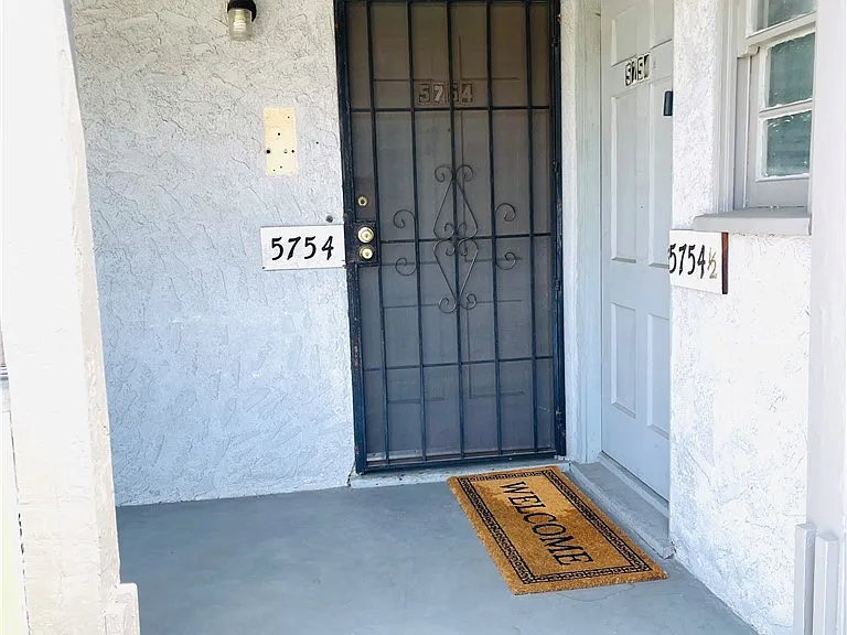 5752 Vineland Ave — Photo 23