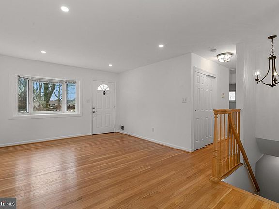 5th image of 4213 Elizabeth St