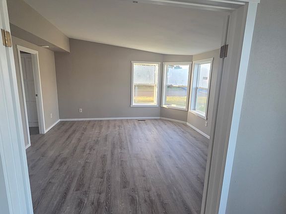 3rd image of 26302 Ridge Ave