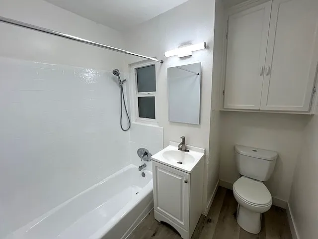 527 E 3rd St #3 — Photo 7