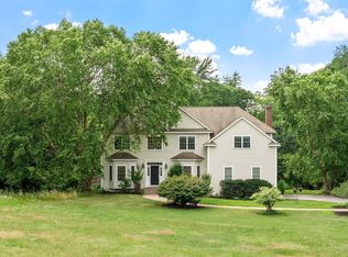 18 Lawrence St, Pepperell, MA 01463