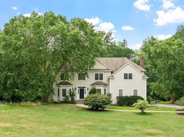 18 Lawrence St, Pepperell, MA 01463