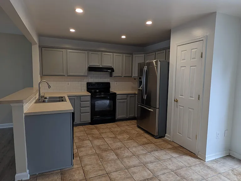 829 Gallows Ct — Photo 8