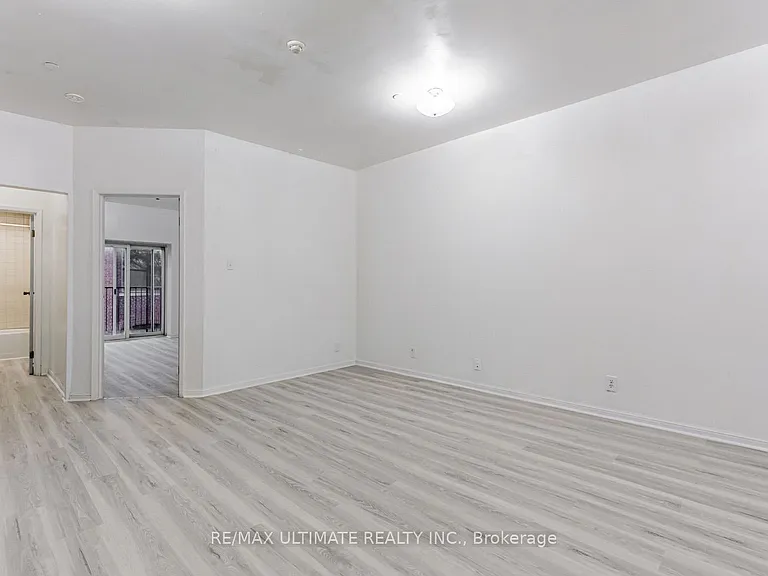 996 Queen St E #5 — Photo 9
