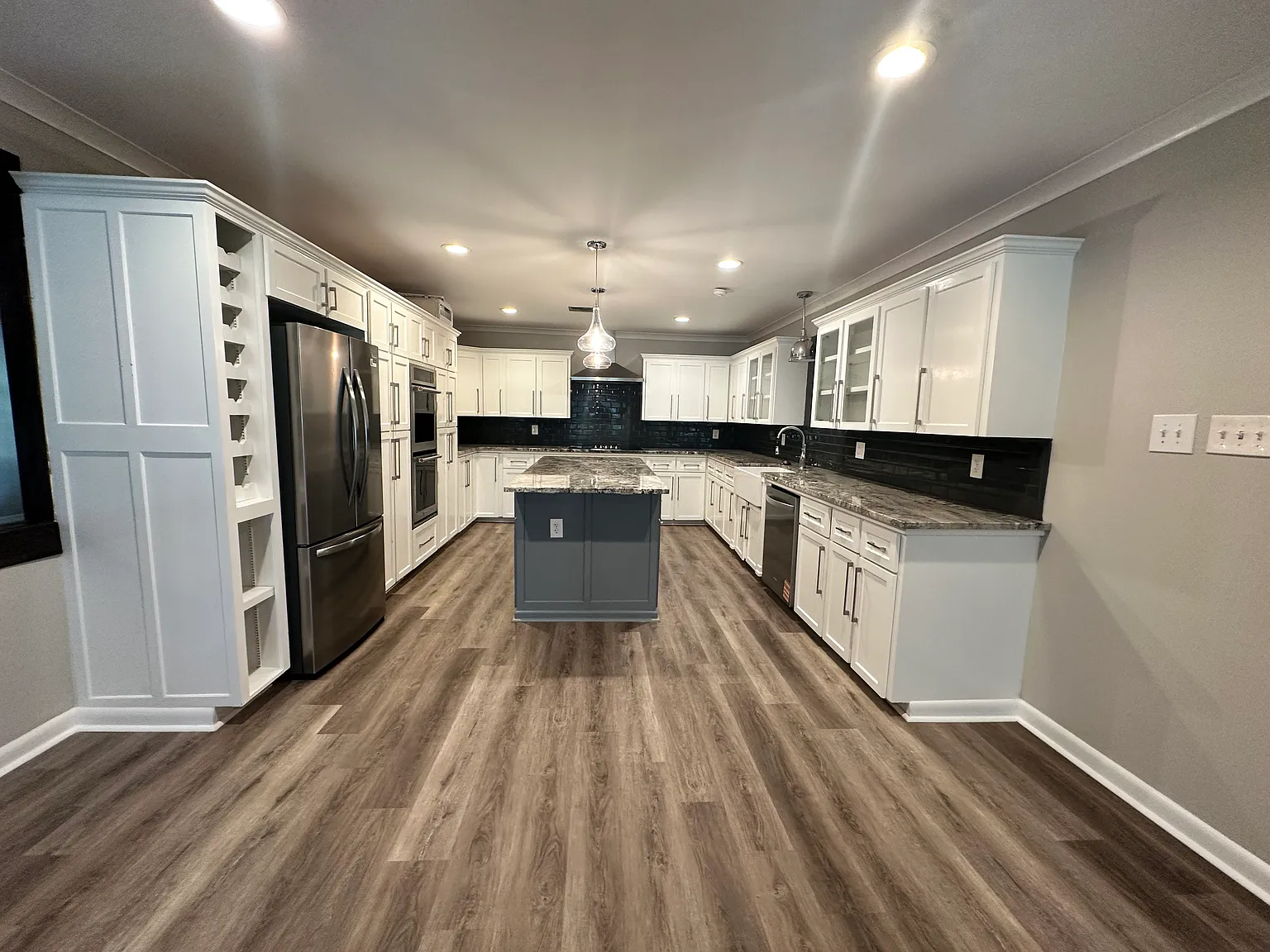 3 bed, 3425 sqft, $2,400 — Photo 2