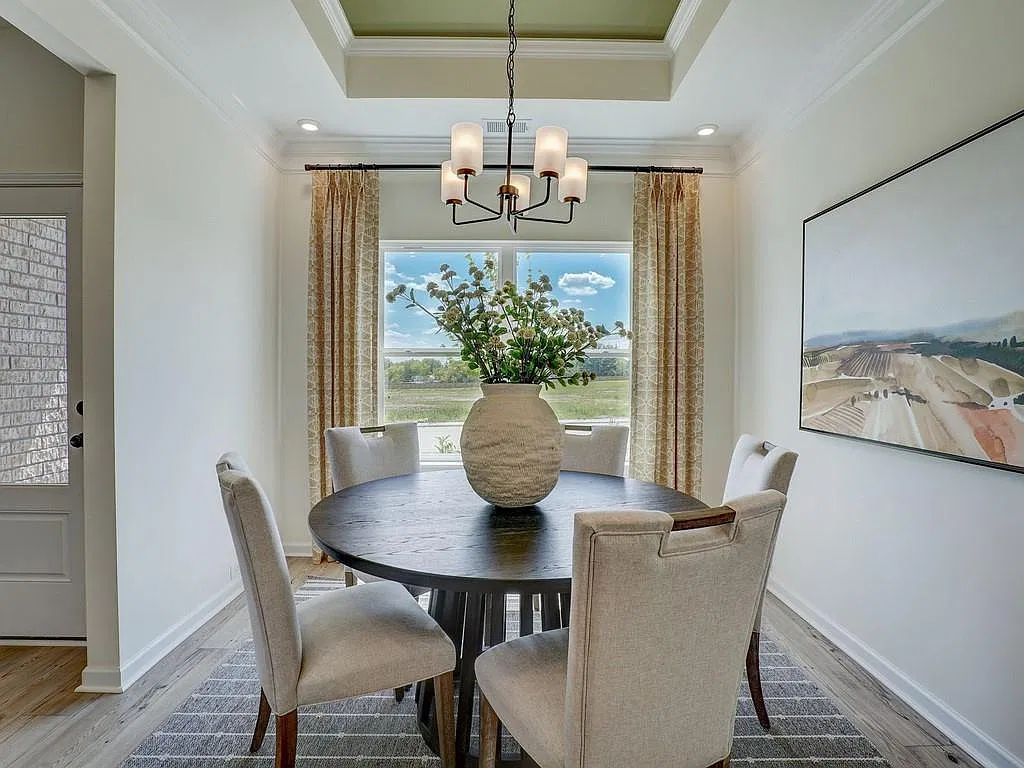 4 bed, 2.5 bath, 2231 sqft, $2,400 — Photo 3