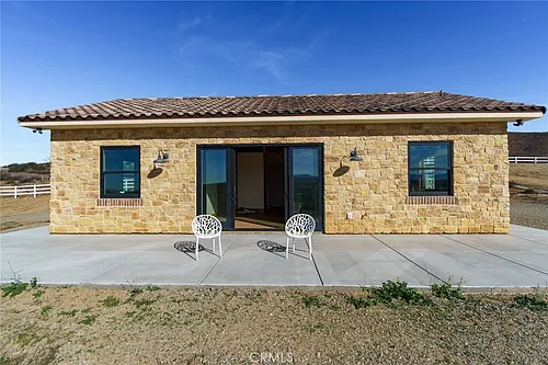 37219 Quarter Valley Rd Photo 1
