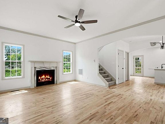 5th image of 1885 Lakewood Ave SE