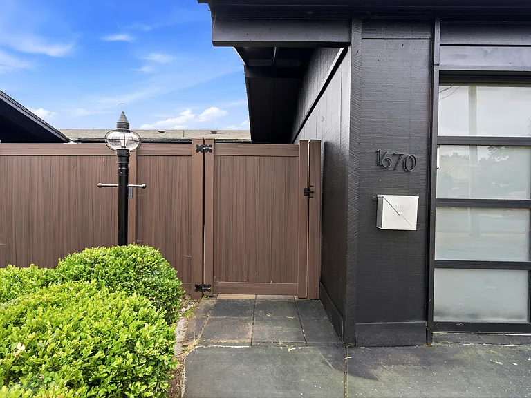 1670 Bellevue St SE — Photo 4