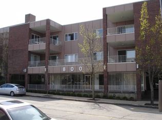 800 Oak St APT 2D, Winnetka, IL 60093