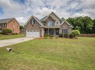 274 Windsong Dr, Clemmons, NC 27012