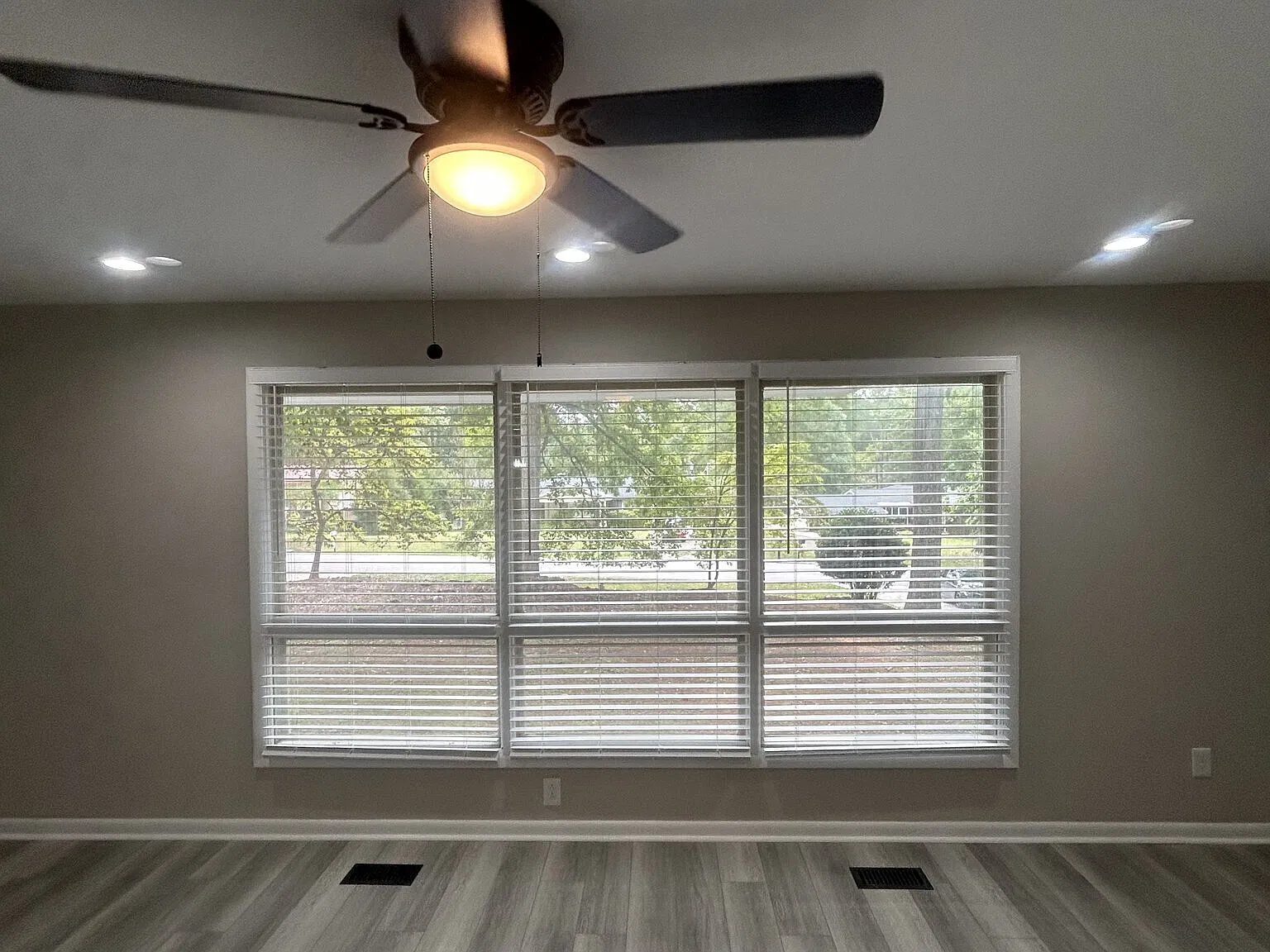 4 bed, 3.0 bath, 2472 sqft, $2,715 — Photo 4