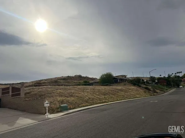 707 Vista Via Dr, Taft, CA 93268