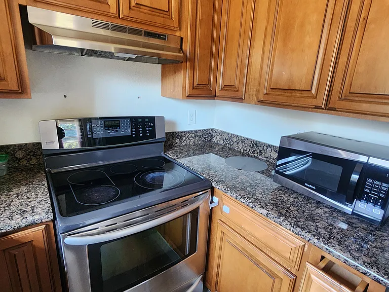22235 Military Rd S #B — Photo 2