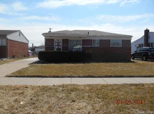 17808 S Wind Dr, Fraser, MI 48026