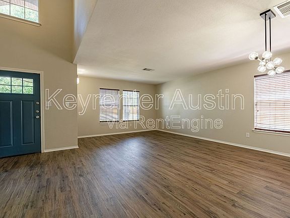 4th image of 650 Whispering Hollow Dr