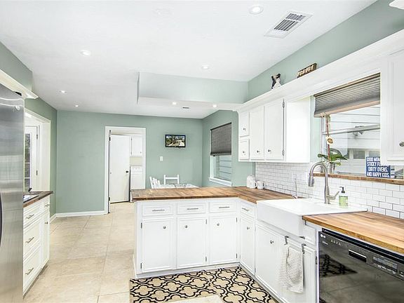 3rd image of 2719 Wildridge Dr