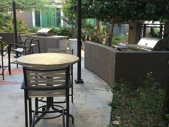 5th image of 420 W 1st St Unit 109