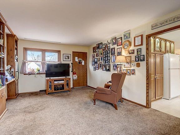 5th image of 9428 W Manitoba St