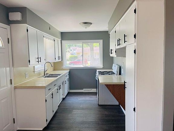 5th image of 865 Carrier Creek Blvd NE