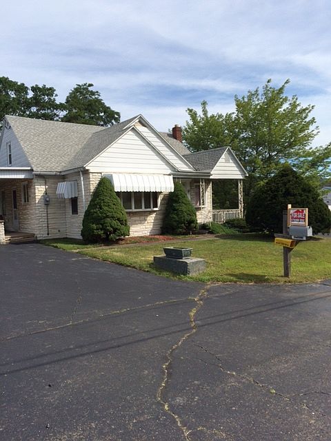 2nd image of 84 Chestnut St