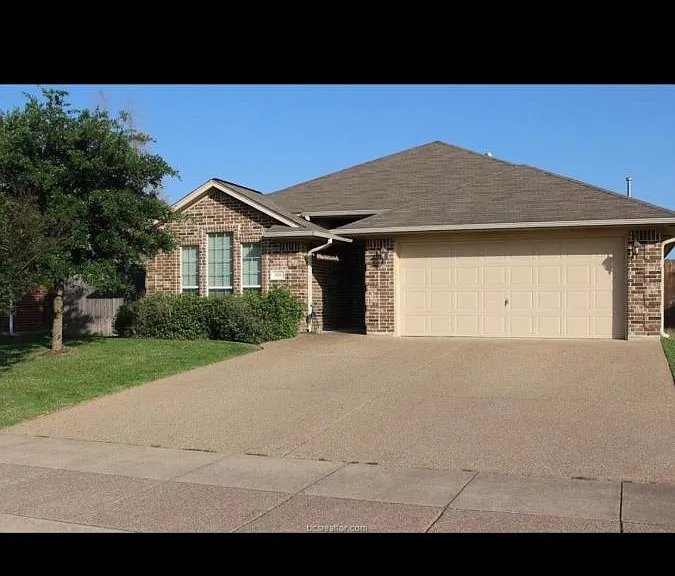 926 Whitewing Ln — Photo 1