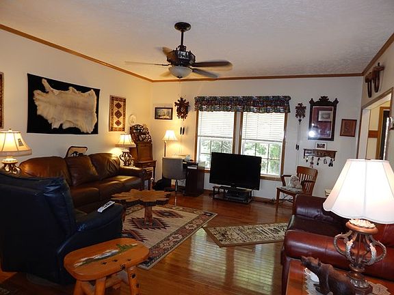3rd image of 293 Pine Crest Dr