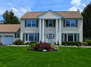 8 Dustin Dr, Lawrence Township, NJ 08648