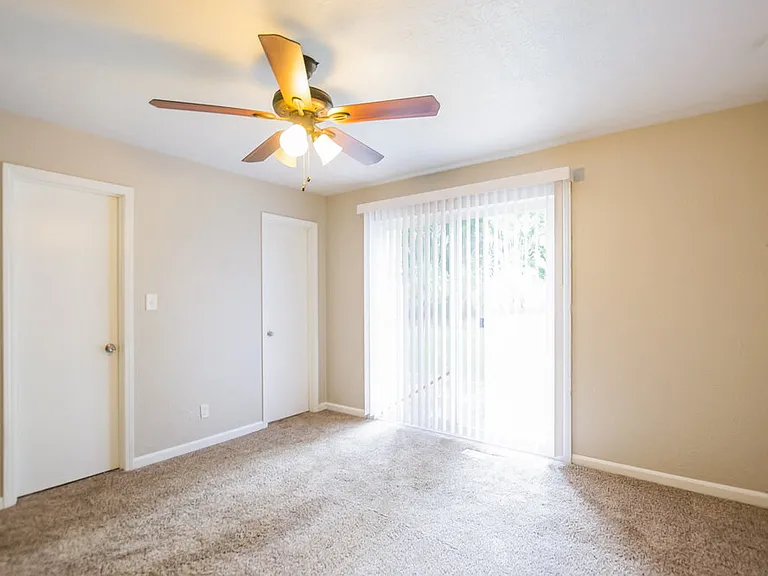 155 Sunny Ln — Photo 8