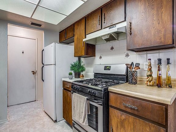 3rd image of 1514 Heritage Dr